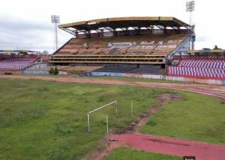 Palco do último jogo do Brasil no PR agoniza à espera de demolição