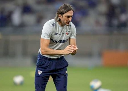 Zubeldía avalia reforços e valoriza vitória do São Paulo após queda na Copa do Brasil: 'Prêmio ao grupo'