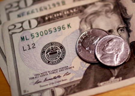 Dólar cai para R$ 5,46 após redução de juros nos EUA