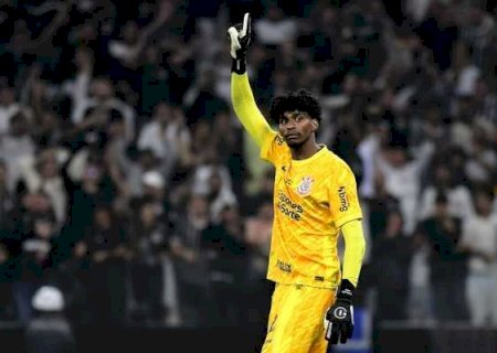Corinthians diz ao Flamengo que comprará direitos do goleiro Hugo Souza