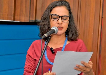 Deputada Gleice Jane homenageia projeto 'Escritoras no Mato Grosso do Sul'