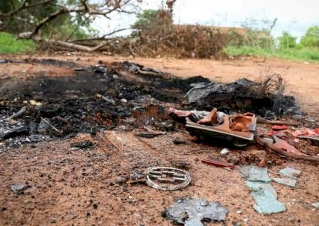 Suspeito de assassinato é baleado e carro usado no crime queimado