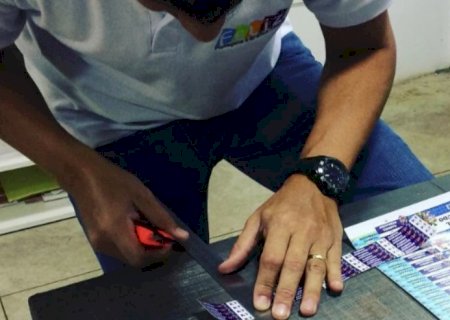 Zé Teixeira homenageia empresário com medalha Ueze Zahran