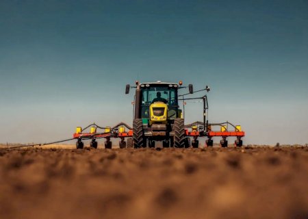 Vendas de máquinas agrícolas recuam quase 30% no ano