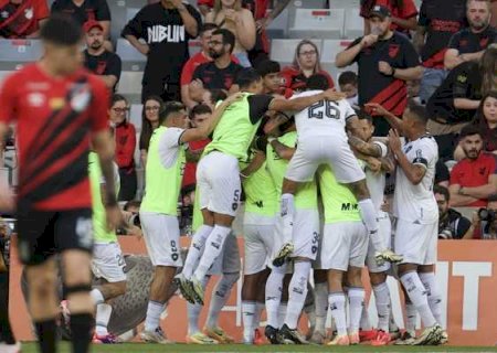 Disputa de títulos em duas frentes não preocupa o Botafogo: 'Atrapalhar não vai'