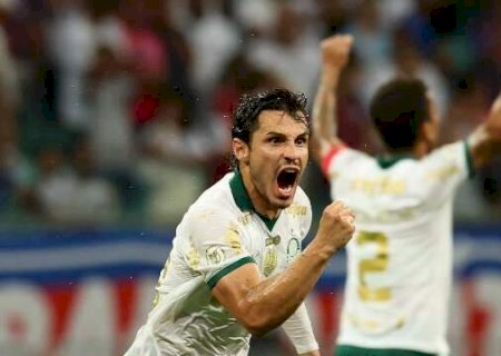 Palmeiras vence o Bahia e mant&eacute;m vivo sonho do t&iacute;tulo brasileiro