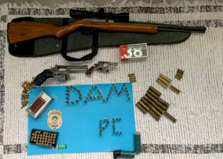 NOVA ANDRADINA: Polícia Civil prende indivíduo após localizar armas de fogo em sua residência e veículo