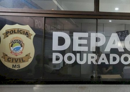 Mulher é espancada com antena de carro por namorado com ciúmes do genro