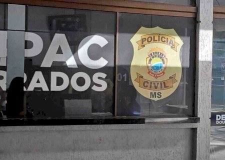 Com enxada e faca, homem é preso após ameaçar casal de namorados