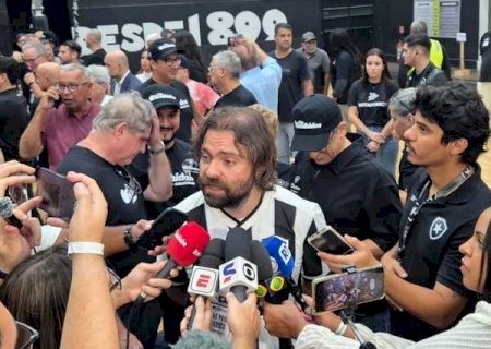 Presidente do Botafogo defende Textor e fala sobre atrasos: 'Pessoas querendo tumultuar'