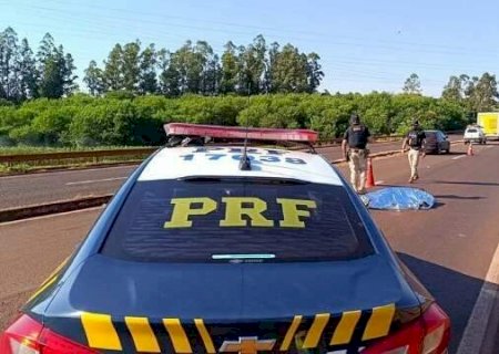 Motociclista morre ao ser atropelado por van em rodovia