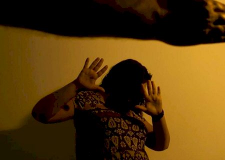 Esposa é espancada com panela pelo marido e vizinha é ameaçada de estupro por denunciar agressão
