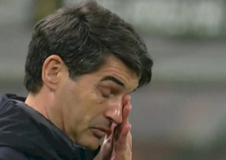 Suspenso no Campeonato Francês, técnico do Lyon chora em vitória na Liga Europa: 'Sanção injusta'