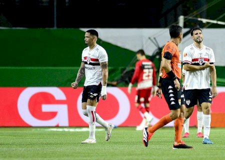 PC de Oliveira discorda de pênalti marcado para o Palmeiras