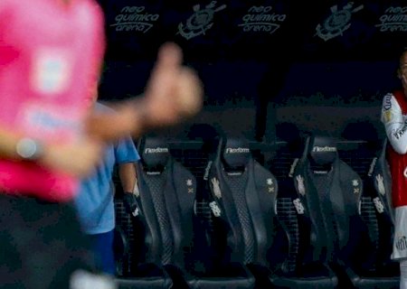 Caixinha diz que Neymar ficou fora do jogo por desconforto e ressalta: ‘Não penso na seleção’