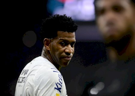 Gil critica árbitro após eliminação do Santos: 'Tem que ter critério para apitar essa p...'