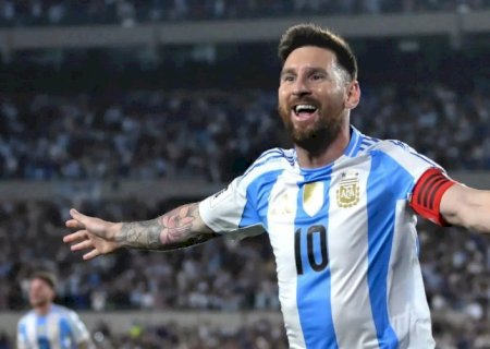 O meio-campista argentino Leandro Paredes desabafou sobre a sua relação com o craque Messi