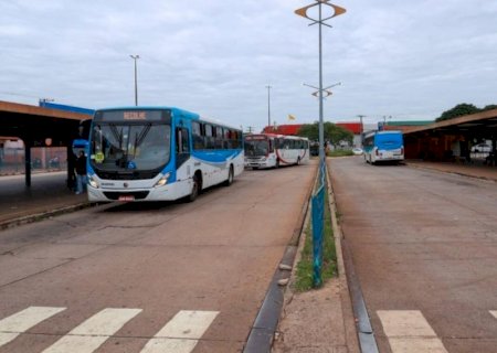 Bêbado é preso por mostrar as partes íntimas dentro de ônibus
