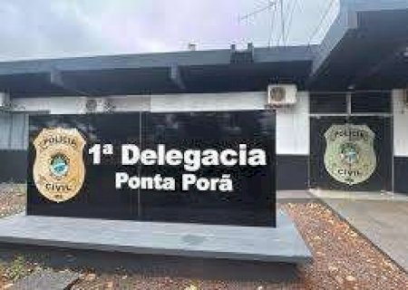 Em carro, atirador executa homem em mercado e mulher fica ferida em ataque