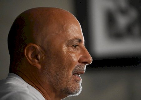 Sampaoli estuda elenco, mas acerto está distante; Santos se movimenta por alternativas