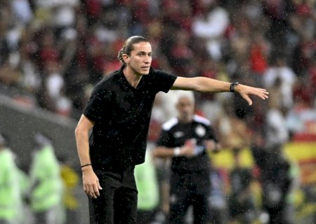 FFilipe Luís justifica escolhas na escalação: 'A responsabilidade é minha'