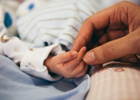 Bebê de 10 meses é estuprada por marido da bisavó