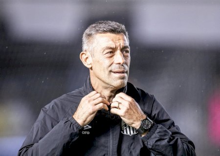 Caixinha ganha sobrevida, mas vê pressão aumentar no Santos
