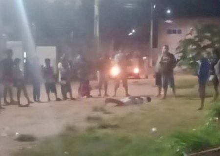 Jovem é amarrado por moradores sob suspeita de estelionato