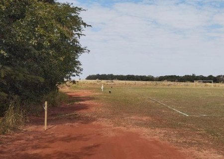 Reforma de campo esportivo mobiliza vereadores e visa garantir estrutura segura para a prática de atividades