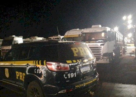 PRF apreende 450 mil maços de cigarros contrabandeados em Sidrolândia