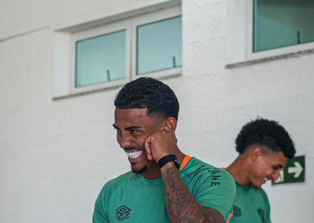 John Kennedy não é regularizado pelo Fluminense e está fora do clássico contra o Flamengo