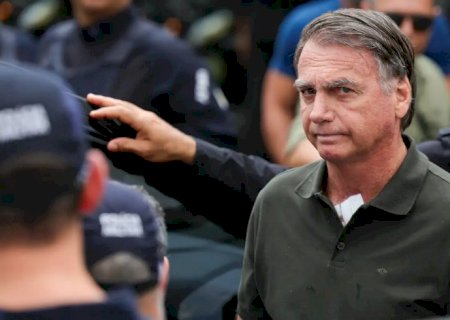 Moraes decide que Bolsonaro continuará preso na superintendência da PF