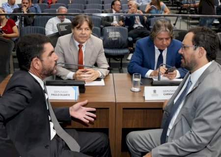 Executivo encaminha alterações em leis vigentes e matérias que instituem programas                   Governo enviou por mensagem três projetos de lei complementares e cinco projetos de lei