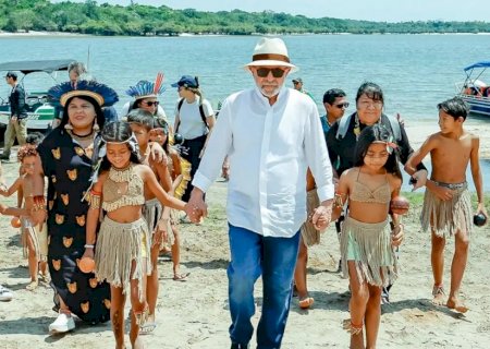 Lula visita aldeia indígena e promete energia para 4,3 mil famílias