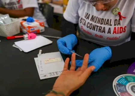 Dezembro Vermelho reforça prevenção combinada, testagem e cuidado contínuo às pessoas vivendo com HIV/AIDS em MS