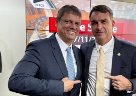 Tarcísio quebra o silêncio e declara apoio a Flavio: ‘Vai contar com a gente’