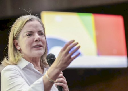 Gleisi diz que presidente da CPMI aplicou um golpe em votação de quebra de sigilo de Lulinha