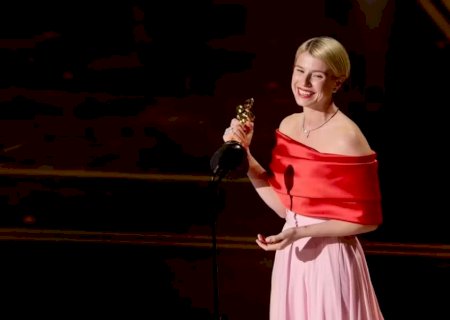 Atriz dedica Oscar ao marido e exalta privilégio de ser mãe