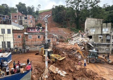 Governo anuncia R$ 60 milhões para reconstrução de escolas em MG