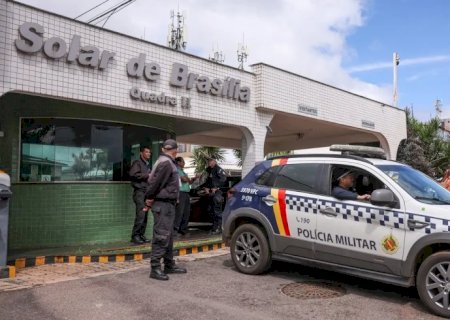 Bolsonaro recebe alta e já está em casa para cumprir prisão domiciliar