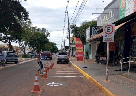 Prefeito Germino Roz atende pedido da ACEB e anuncia demarcação de estacionamentos para motos em Batayporã