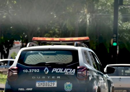 Suspeito invade casa e é pego sem calças ao lado de menina em MS