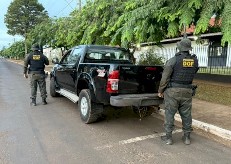 Policiais do DOF prende mulher por adulteração de veículo após fuga em Ivinhema