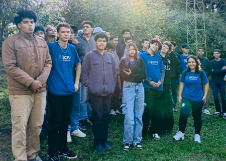 Adolescentes de Batayporã vivenciam aprendizado ambiental em visita a sítio ecológico de Jateí