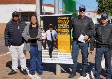 Maio Amarelo mobiliza condutores em blitz educativa no centro de Batayporã