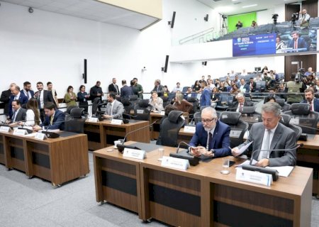 Deputados votam redação final de obrigatoriedade de informações em conta de energia solar
