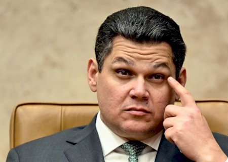 Governistas esperam definição de Alcolumbre sobre PEC da 6×1, enquanto oposição avança em proposta alternativa