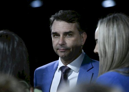 Fogo amigo e crise desgastam pré-campanha de Flávio Bolsonaro