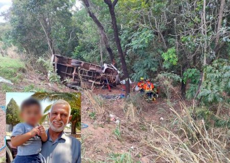 Empresário morre após carro colidir contra árvore e sair da pista na BR-163