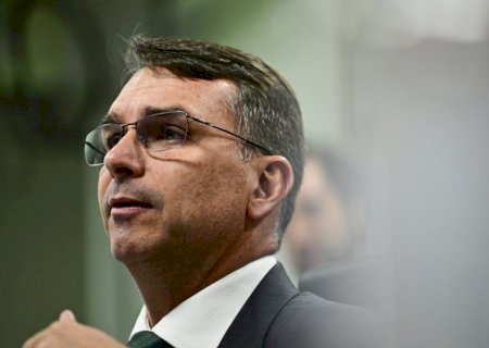 Flávio pede que OAB se manifeste após Moraes suspender visitas a Bolsonaro